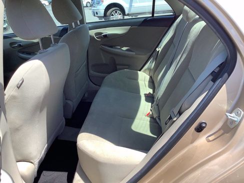 Used 2013 Toyota Corolla LE FWD image 29