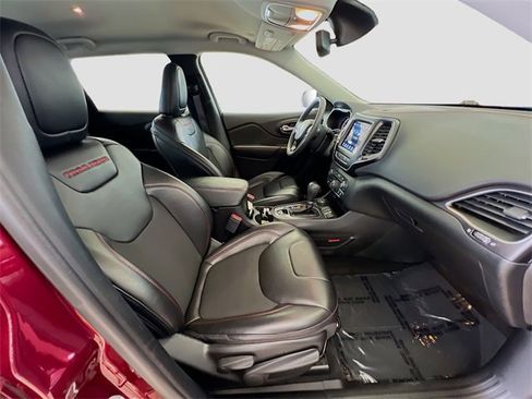 Used 2021 Jeep Cherokee Trailhawk w/ Comfort/Convenience Group image 27