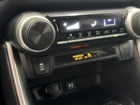 Used 2019 Toyota RAV4 LE w/ Carpet Mat Package FWD image 28