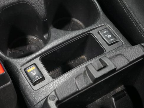 Used 2018 Nissan Rogue SV image 25