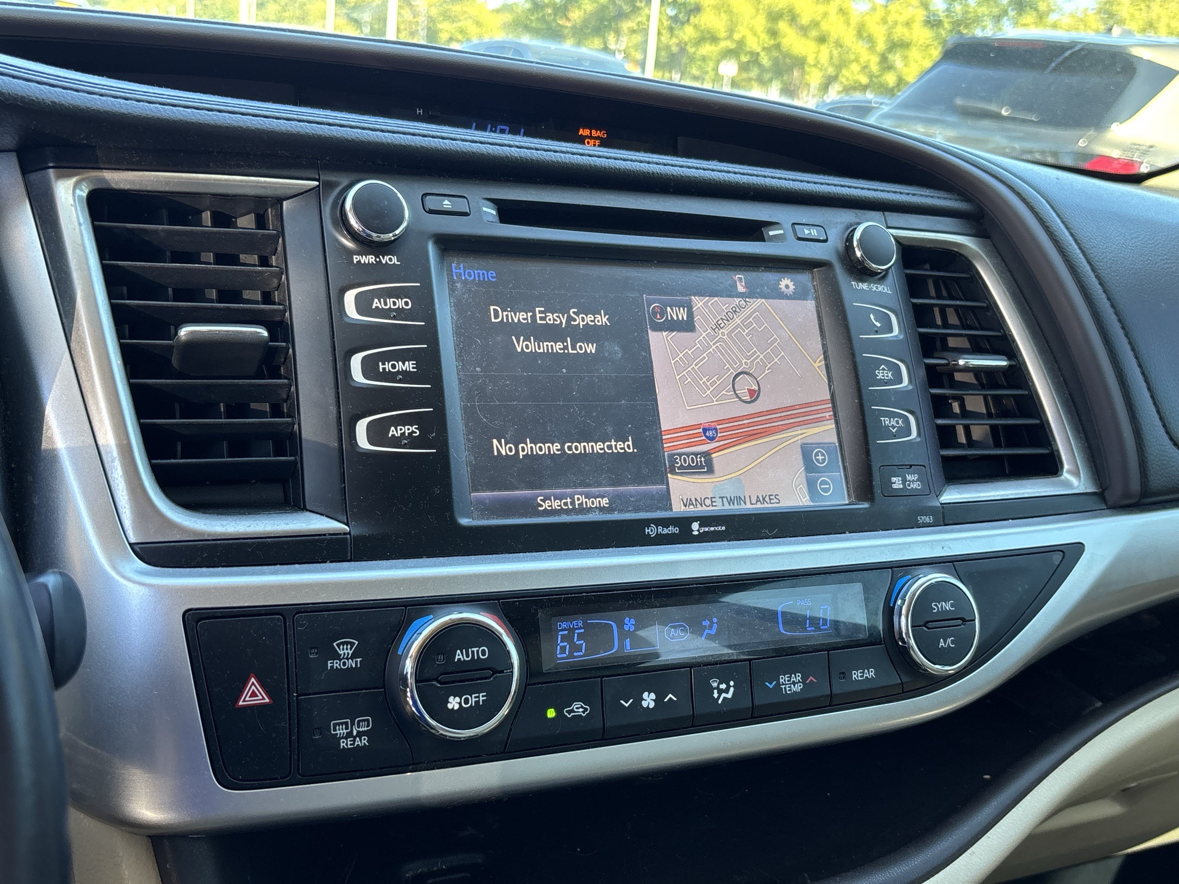 Used 2015 Toyota Highlander XLE FWD image 25