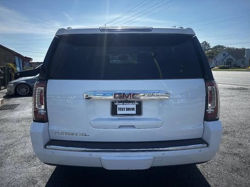 Used 2017 GMC Yukon XL Denali w/ Open Road Package RWD image 5