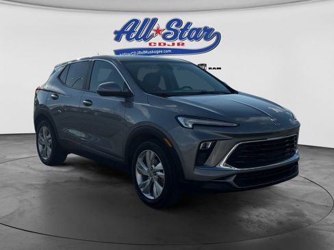Used 2024 Buick Encore GX Preferred FWD image 1