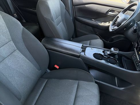 Used 2025 Nissan Rogue SV FWD image 23