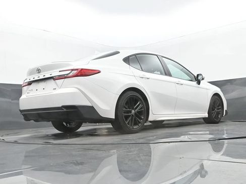 Used 2025 Toyota Camry SE FWD image 11