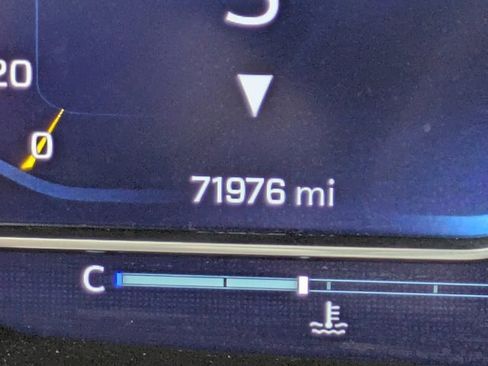 Used 2023 Chevrolet Suburban LT image 25