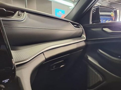 Used 2025 Jeep Grand Cherokee L Altitude image 24