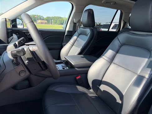 Used 2025 Lincoln Aviator AWD w/ Jet Appearance Package image 16