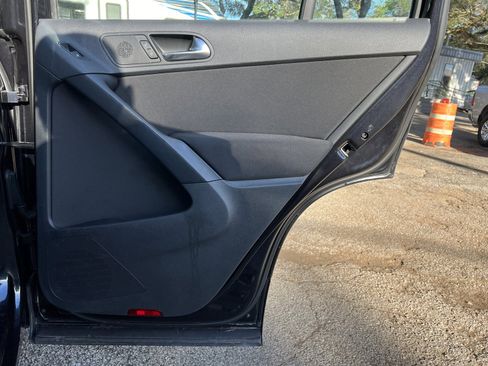 Used 2018 Volkswagen Tiguan Limited image 25