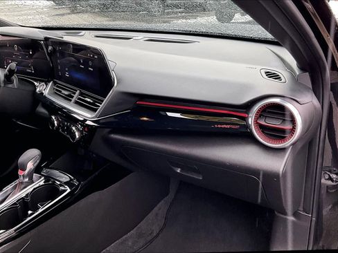 Used 2024 Chevrolet Trax RS w/ Driver Confidence Package image 13