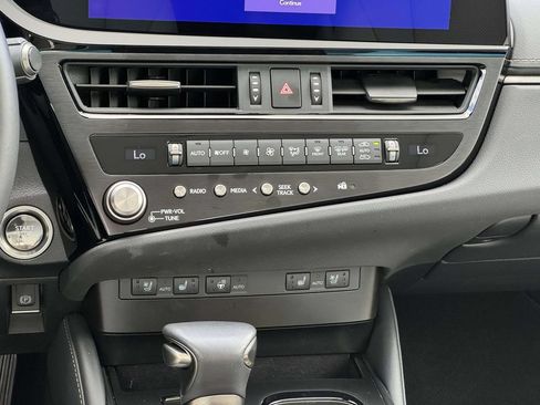 Used 2025 Lexus ES 350 w/ Premium Package FWD image 18