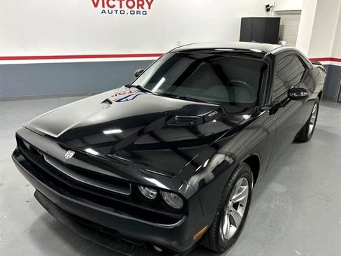 Used 2010 Dodge Challenger R/T image 3