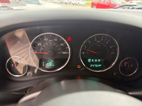 Used 2018 Jeep Wrangler Unlimited Rubicon w/ Connectivity Group AWD/4WD image 36