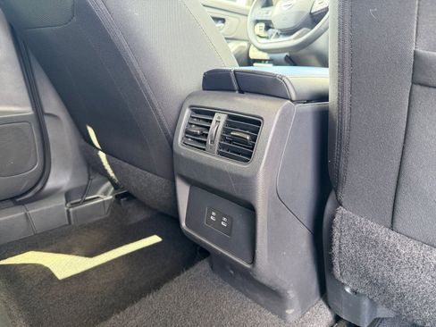 Used 2025 Nissan Rogue SV image 24