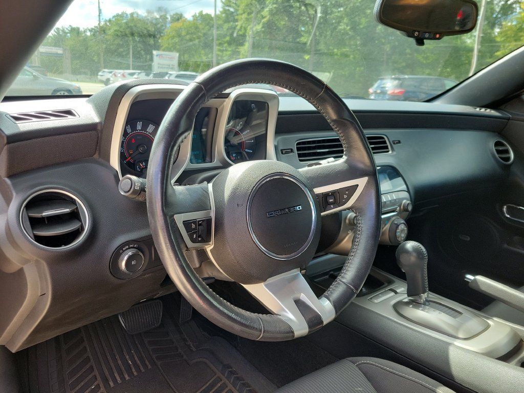 Used 2011 Chevrolet Camaro LT RWD image 15