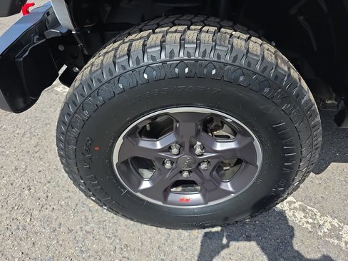 Used 2023 Jeep Gladiator Rubicon w/ LED Lighting Group AWD/4WD image 39