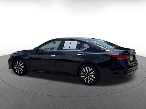 Used 2025 Nissan Altima 2.5 SV FWD image 16
