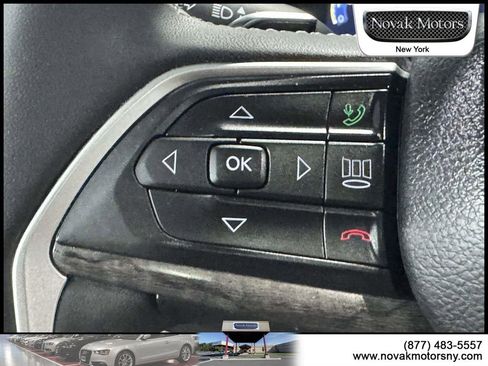 Used 2023 Jeep Grand Cherokee Limited w/ Luxury Tech Group II AWD/4WD image 19