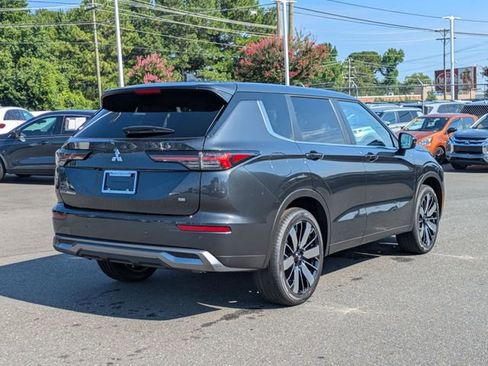 New 2025 Mitsubishi Outlander SE image 3