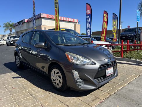 Used 2016 Toyota Prius C Three image 2