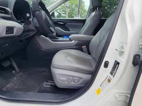 Certified 2020 Toyota Highlander XLE AWD/4WD image 10