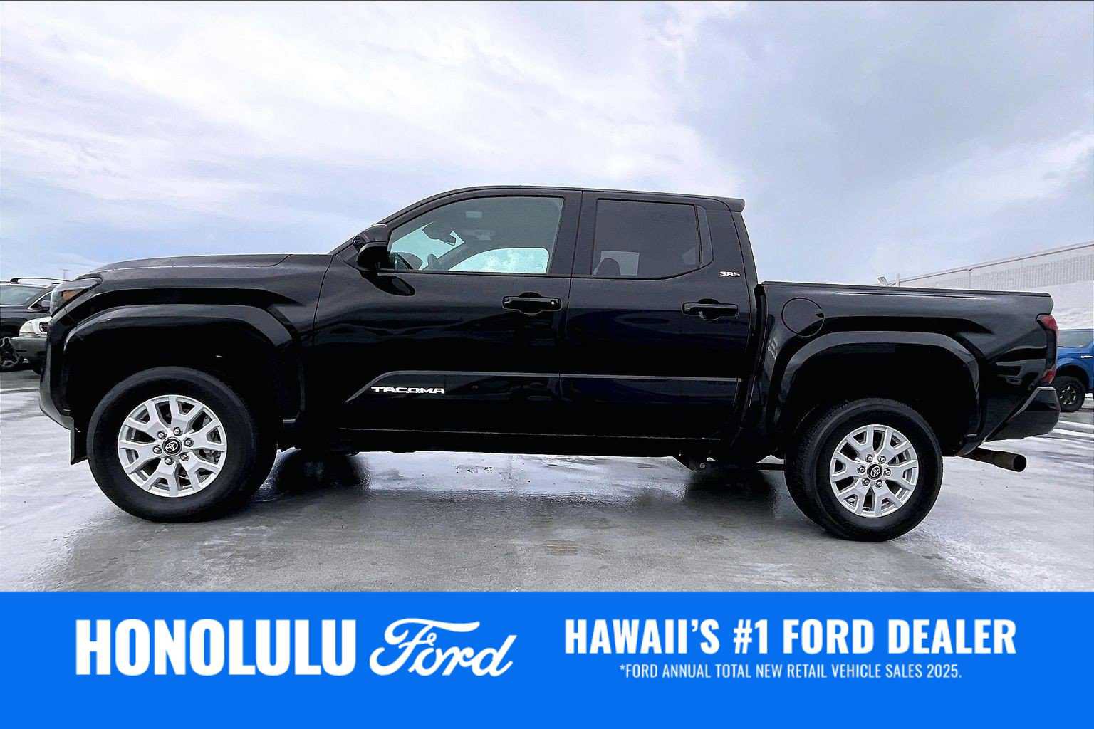 Used 2025 Toyota Tacoma SR5 AWD/4WD image 3