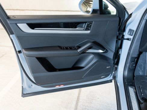 New 2026 Porsche Cayenne GTS AWD/4WD image 16