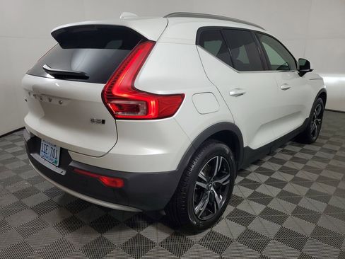 Certified 2025 Volvo XC40 B5 Core image 8