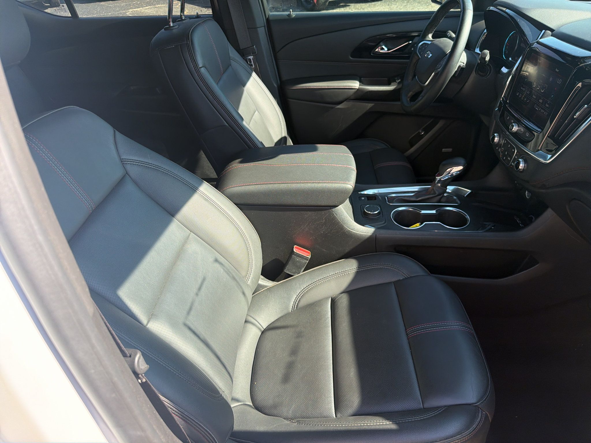 Used 2023 Chevrolet Traverse RS FWD image 11