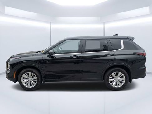 Used 2025 Mitsubishi Outlander ES FWD image 6