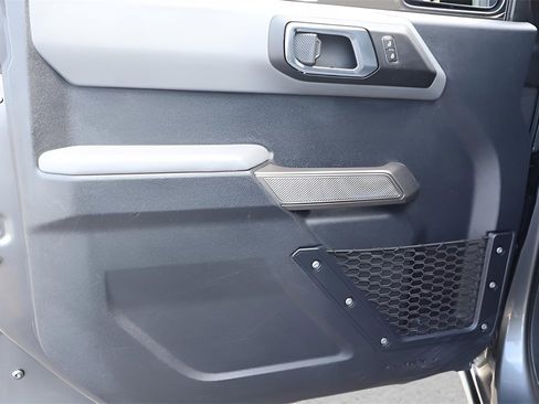 Used 2022 Ford Bronco Black Diamond image 10