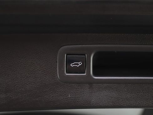 Used 2022 Toyota Highlander XLE image 19