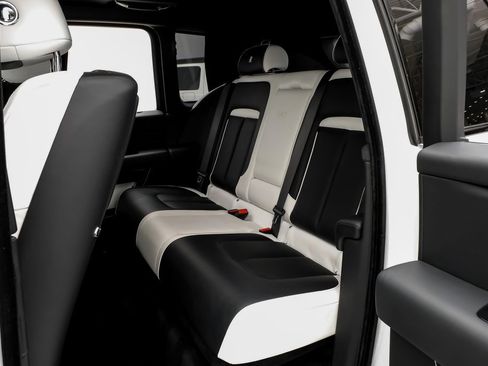 Used 2022 Rolls-Royce Cullinan Black Badge image 32