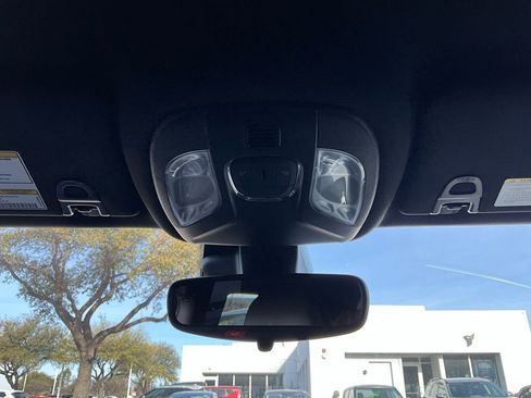 Used 2025 Jeep Compass Latitude image 16