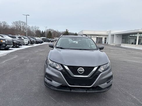 Used 2020 Nissan Rogue Sport SV image 2