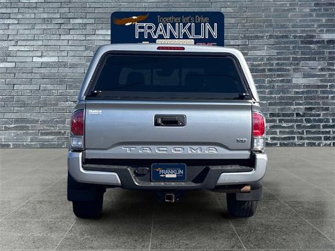 Used 2020 Toyota Tacoma TRD Sport image 4