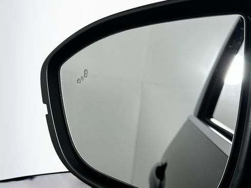 Used 2025 Nissan Pathfinder SL image 16