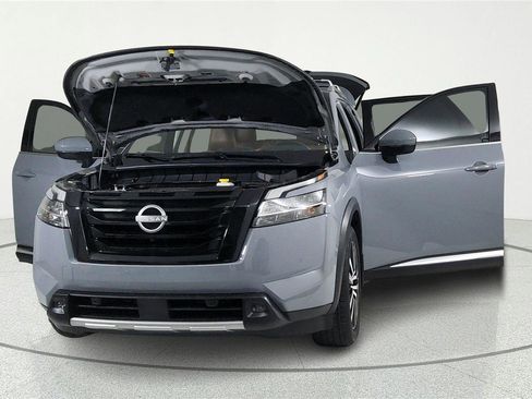 Certified 2024 Nissan Pathfinder Platinum w/ Lighting Package (N93) AWD/4WD image 8