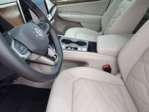 New 2026 Volkswagen Atlas SE FWD image 18