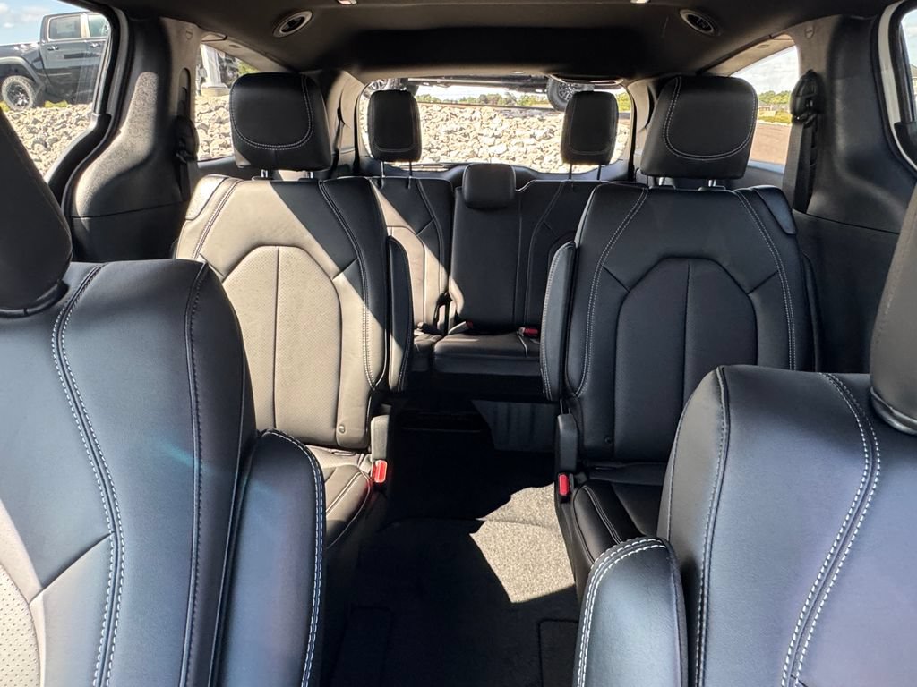 New 2027 Chrysler Pacifica Select FWD image 19
