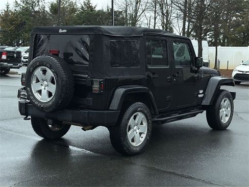 Used 2015 Jeep Wrangler Unlimited Sahara image 13