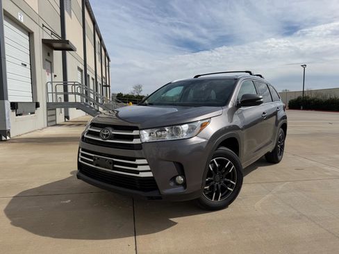 Used 2018 Toyota Highlander XLE image 9