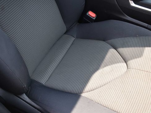 Used 2025 Toyota Highlander LE FWD image 22