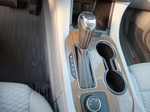 Used 2019 GMC Acadia SLE image 15