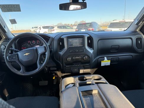 Used 2020 Chevrolet Silverado 1500 Custom w/ Custom Value Package image 8