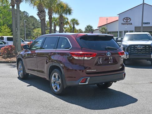 Used 2019 Toyota Highlander Limited Platinum AWD/4WD image 3
