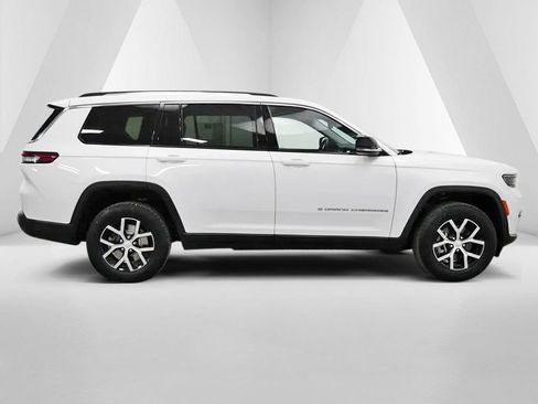 Used 2023 Jeep Grand Cherokee L Limited AWD/4WD image 8