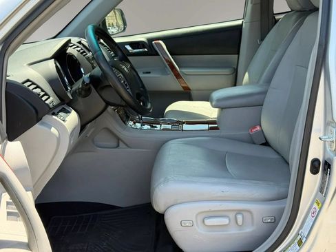 Used 2012 Toyota Highlander Limited w/ Tow Pkg FWD image 15