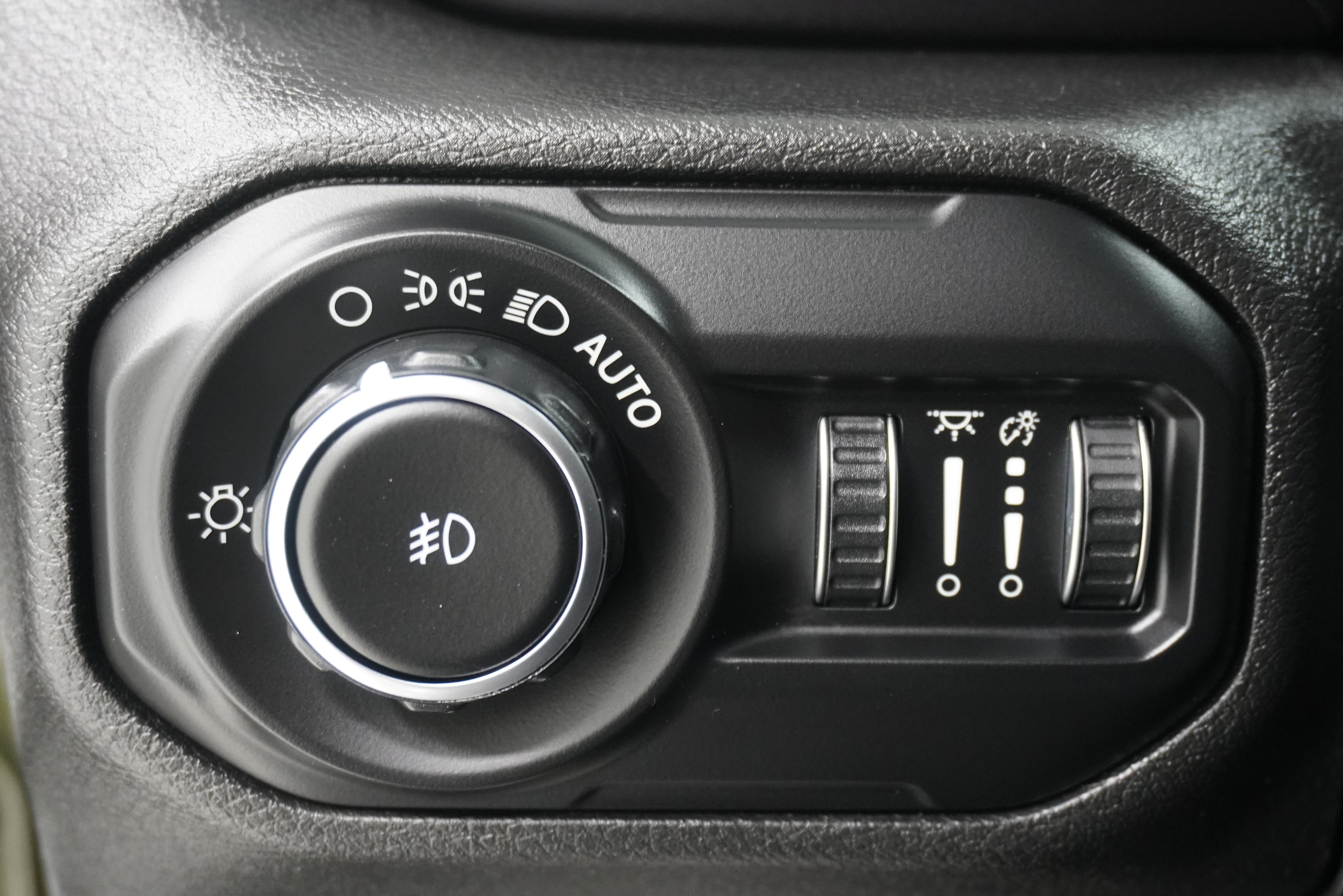 Used 2021 Jeep Wrangler Unlimited Sahara AWD/4WD image 29
