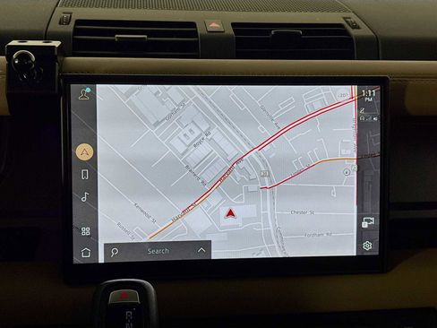 Used 2025 Land Rover Defender 90 V8 image 15